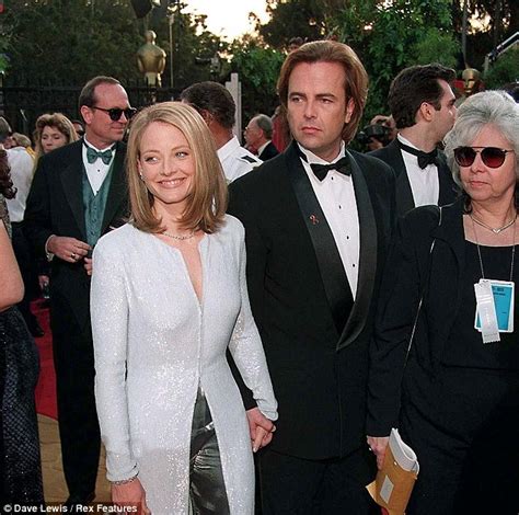 Jodie Foster Gay Actress To Tell Sons Who Their Father Is When They Turn 21 Daily Mail Online