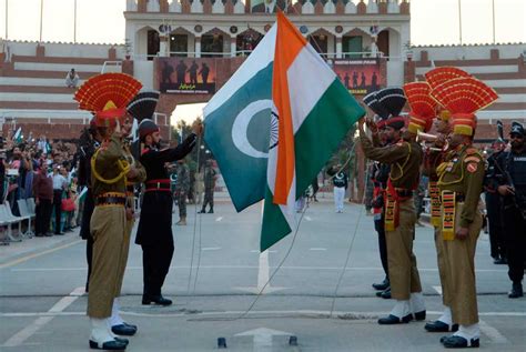 Pakistan ˈpækɪstæn или pɑːkiˈstɑːn), полное название — исла́мская респу́блика пакиста́н. Индия и Пакистан - все ждут, что они применят ядерные ...