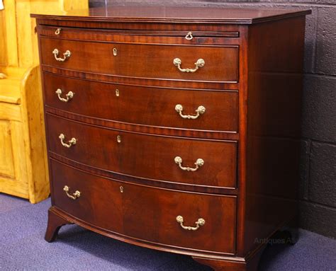 Compact 20thc Bow Front Mahogany Chest Of Drawers Antiques Atlas