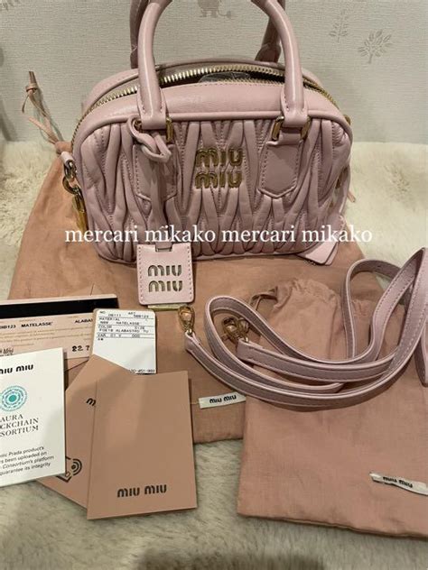 Miumiu ミュウミュウ 新作 マテラッセレザー トップハンドルスモールバッグ ショルダーバッグ