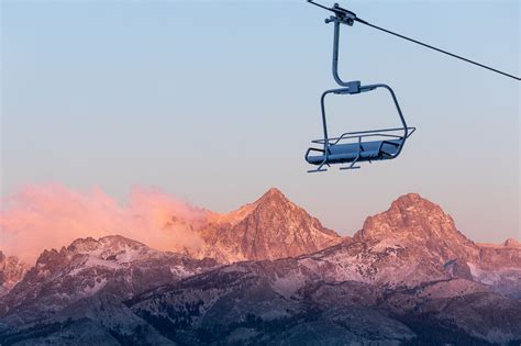 Photos First Snowfall Hits Mammoth Mountain Ca As Resort Fires Up