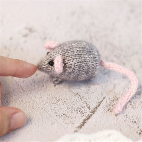Free Pattern Tiny Mouse Knitting Pattern