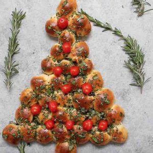 It'll become their new favorite holiday tradition! This Cheesy Christmas Tree Pull Aparts recipe is an easy holiday recipe | Delicious appetizer ...