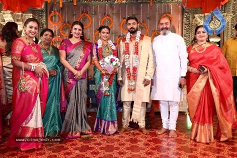 Actress seetha family photos with husband daughters son pics. Keerthana Parthiban Wedding Photos - Photo 5 of 26