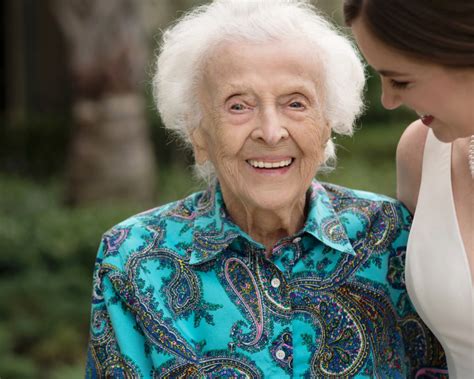 bride surprises 102 year old grandmother with special photo shoot