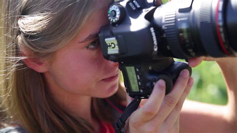 Photographers Visit Sunflower Field - YouTube