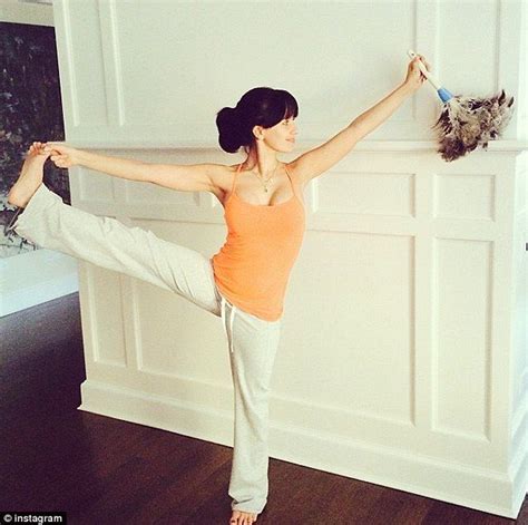 Hilaria Baldwin Strikes A Yoga Pose Yoga Poses Yoga Pictures Yoga