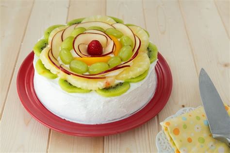 Process the freeze dried strawberries. How to Decorate Cakes With Fresh Fruit | LEAFtv