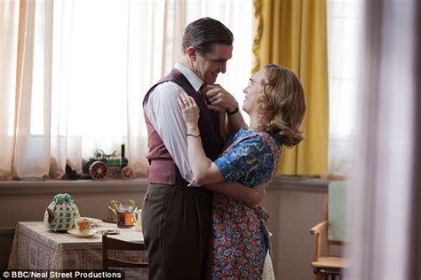 Call The Midwife Star Laura Main Splits From Partner Daily Mail Online
