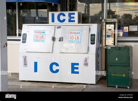 Ice Machine At A Gas Station In Homestead Florida City Usa Stock Photo