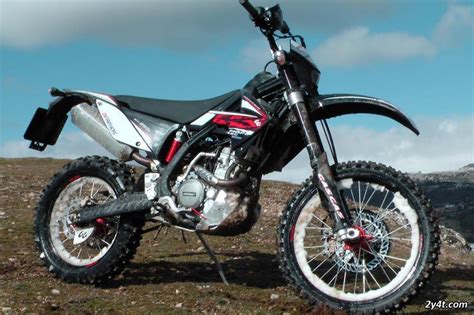 The gas gas ec 250e model is a enduro / offroad bike manufactured by gas gas. 2010 GAS GAS EC 250 4T - Moto.ZombDrive.COM
