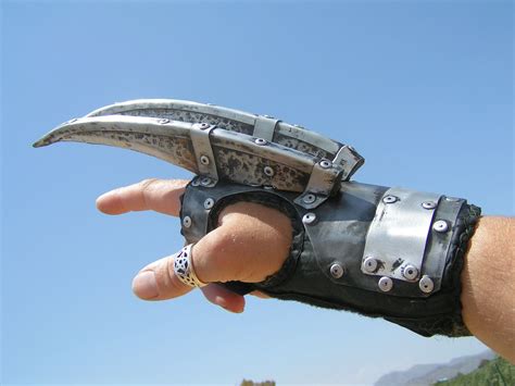 The Claw A Zombie Slicing Wrist Blade Glove Diesel Punksteam Punk
