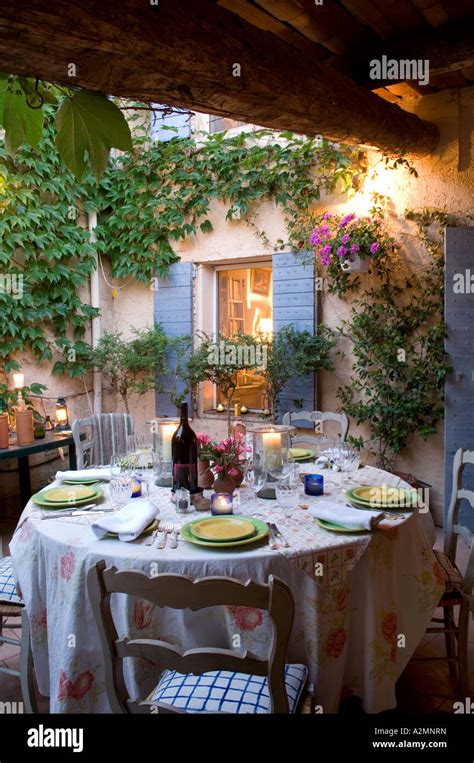 Al Fresco Dining In Provence Stock Photo Alamy