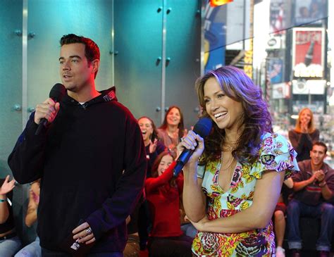 Jennifer Lopez Took The Mic Alongside Carson Daly On Trl In 2001 Jennifer Lopez Popular Music