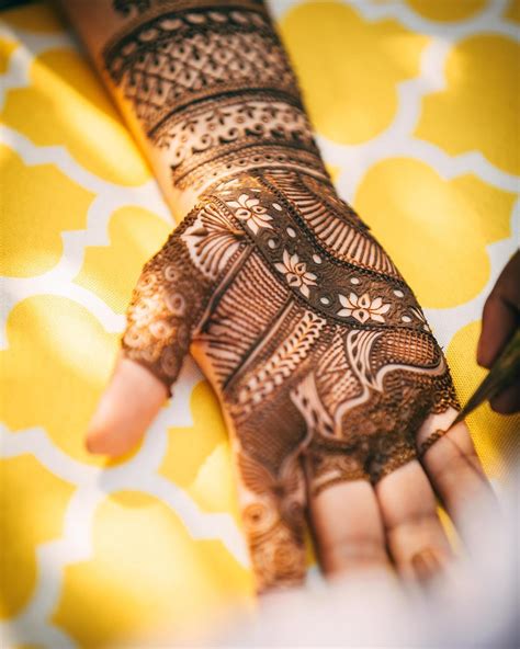 35 Modern Bridal Mehndi Design Ideas For Your 2018 Wedding