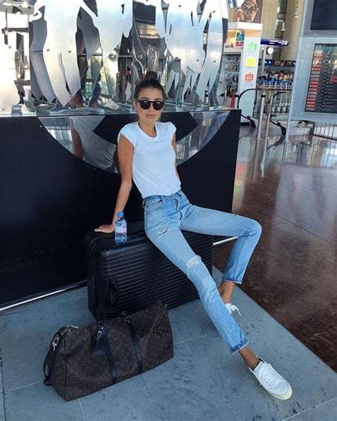 25 trendy airport outfits to make traveling more enjoyable