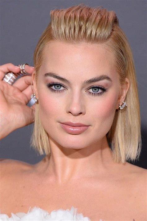 17 Dramatic Celebrity Eyebrow Evolutions Of 2015 Actress Margot Robbie Celebrity Eyebrows