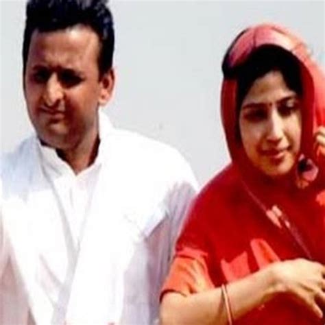 News Cm Akhilesh Wife Dimple Stuck In Vvip Lift For Minutes