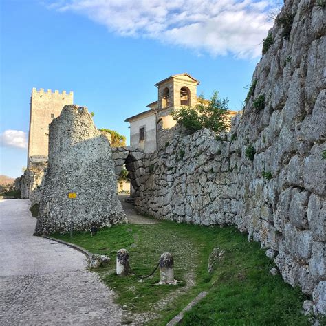 The Old Town Of Arpino With The Pointed Arch Arpino Italy Italia