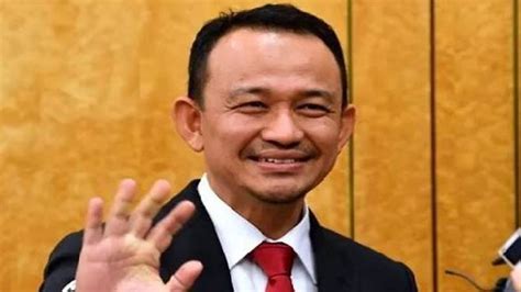 Maszlee malik, dan dengan itu iluminasi.com ingin kongsikan biodata ringkas mengenai beliau. Sering Dikritik, Menteri Pendidikan Malaysia Mengundurkan ...