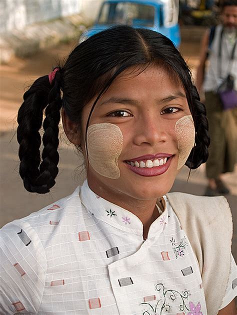 Agmandalay4portrait1aaa Burmese Beauty With Thanaka Face P Flickr