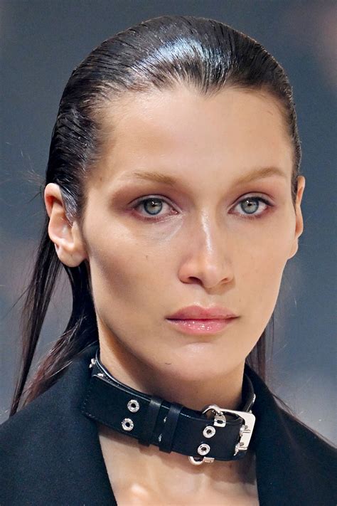 Wet look comment réussir cette tendance coiffure chez soi Vogue