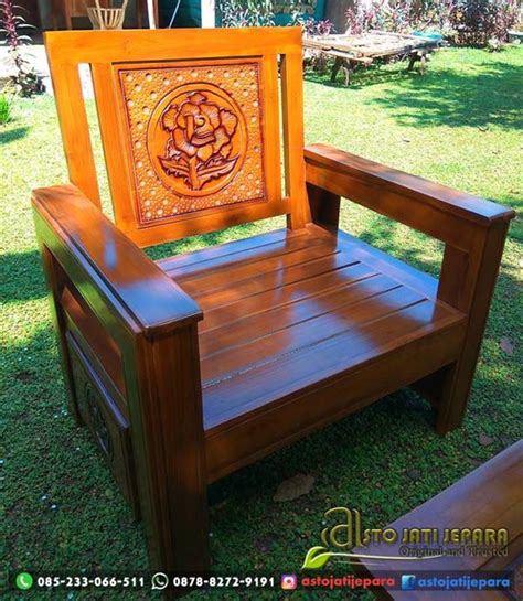 Kayu jati membuat kesan alami di dalam ruangan dan sesuai dengan desain minimalis, selain jati. Jual Set Kursi Tamu Kayu Jati Mawar Harga Murah