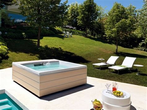 Es gibt zahlreiche möglichkeiten, sich einen eigenen whirlpool ins bad, auf die terrasse oder in den garten zu holen. Whirlpool im Garten - gönnen Sie sich diese besonde Art ...