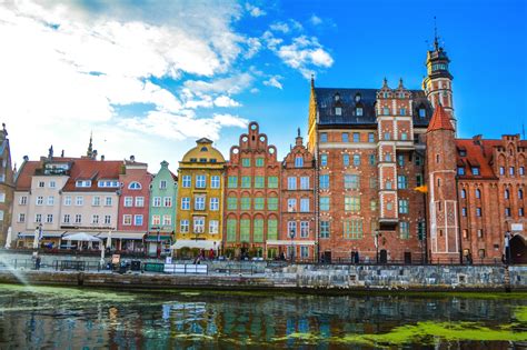 An important cultural seat, it contains schools of medicine, engineering, and fine arts. Why You Should Spend A Weekend In Picturesque Gdańsk, Poland - Hand Luggage Only - Travel, Food ...