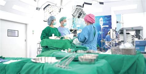 ส่องกล้องผ่าตัดปอด ทางเลือกใหม่ในการรักษา : รายงานพิเศษ การผ่าตัดในช่อง