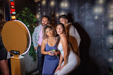 Reasons Why A Photo Booth Hire Is Must For Your Next Event Lucky