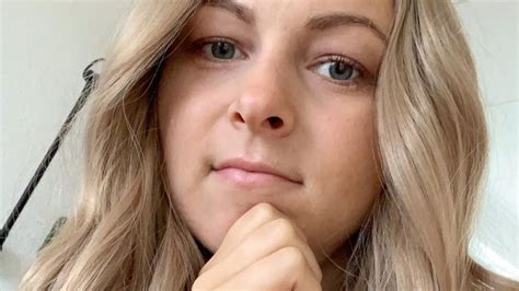 Men hun har heller ikke tid til at udskyde brylluppet, da ingen ikke kan sige, hvor længe hun har igen. Kurz nach Hochzeit: Todkranke Bloggerin (29) ist gestorben ...