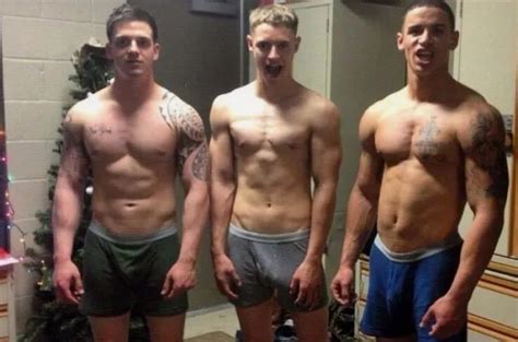 SHIRTLESS MALE MUSCULAR Jock College Frat Hunk Dudes Underwear PHOTO