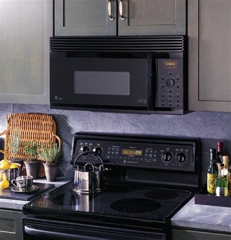 A microwave oven (commonly referred to as a microwave) is an electric oven that heats and cooks food by exposing it to electromagnetic radiation in the microwave frequency range. GE SCA1000DBB Above the Cooktop Advantium® 120 Speedcook ...