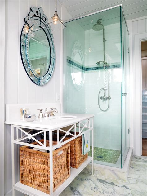 Learn how to make a tiny space feel like your own personal spa with 35 tips and tricks. Sarah Richardson's tips on how to design a small bathroom