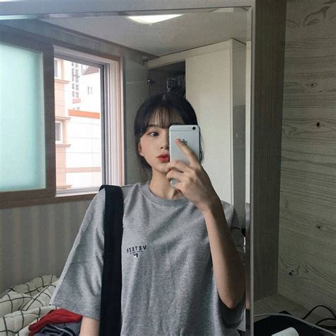 mirror selfie ulzzangkyeo ulzzang asian asianbeauty asiangirl koreangirl girl