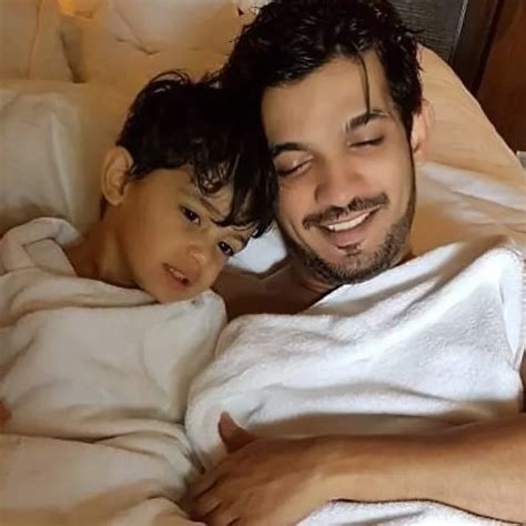 8 Insanely Adorable Videos Of Naagin Fame Actor Arjun Bijlani And His Son Ayaan