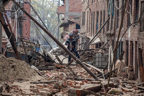 Nepal Earthquake Photos Show Destroyed Buildings Rescue Efforts Among Aftershocks Ibtimes