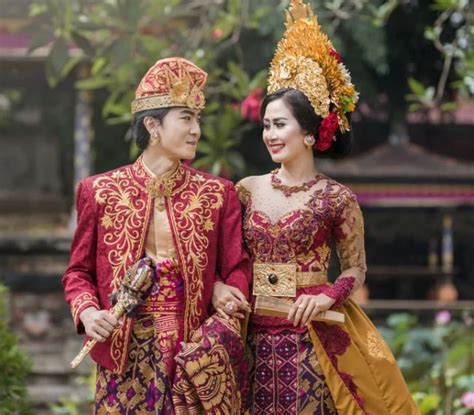 pakaian adat bali payas agung pariwisata indonesia