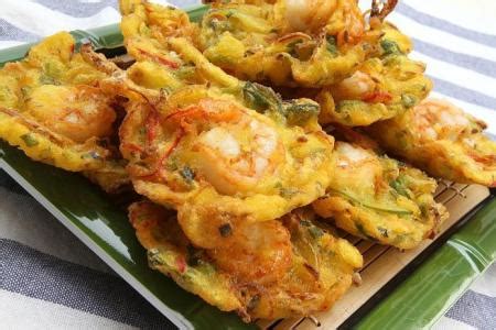 Lihat sahaja bahan yang digunakan, pasti membuatkan anda merasai kemanisan udang tanpa perlu meletakkan lebihan gula. Cucur udang, Latest Hed Chef News - The New Paper