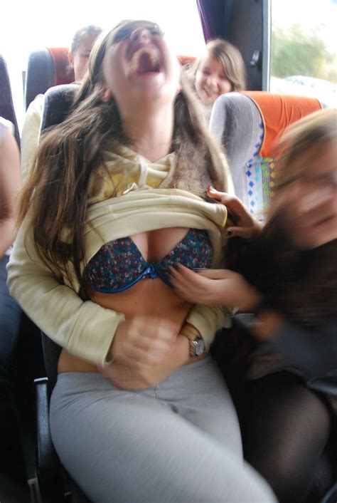 【画像】ドイツの女子高生の修学旅行（バスの車内）エロすぎ ポッカキット
