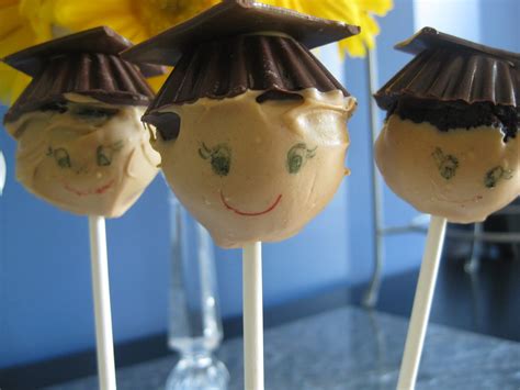 Move over cupcakes, theres a new star in town!. party bites: Graduation Cake Pops