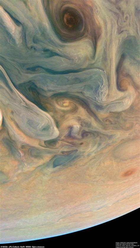 Nasas Juno Probe Snaps A Stunning Photo Of Jupiter Revealing The