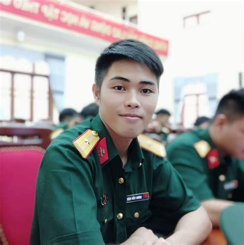 Sau khi tập 9 sao nhập ngũ lên sóng, đỗ khánh vân đã đăng cả loạt story giải thích. Sau Mũi trưởng Long, Facebook "chú Ngạn" của Khánh Vân tại ...
