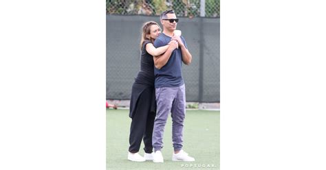 Jessica Alba And Cash Warren Hugging September 2017 Popsugar Celebrity Photo 3