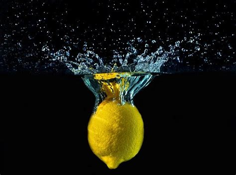 Minum air lemon juga membantu meringankan gejala sembelit. 15 Manfaat Minum Air Lemon Di Pagi Hari - Sumbersehat.com