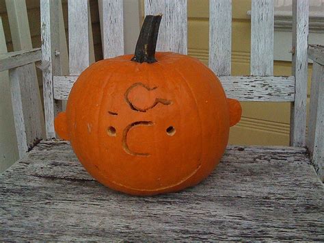 85 Best Its The Great Pumpkin Carvings Charlie Brown Images On Pinterest