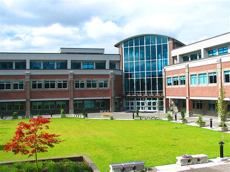 Established in 1970, the douglas college is a public college located in new westminster, british columbia, canada. Douglas College Gallery - Go Study Canada