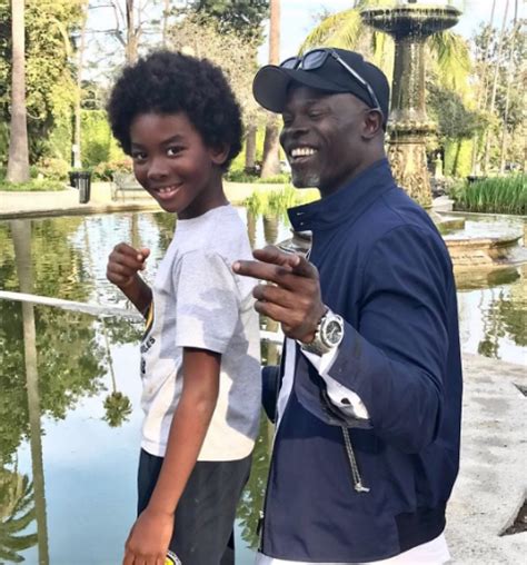 Pictures and wallpapers for your desktop. DJIMON HOUNSOU AND SON ENJOY FATHER-SON TIME