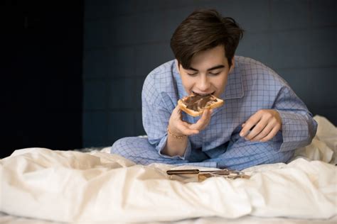 12 Best Foods For A Better Sleep And 12 Worst Foods That Keep You Awake